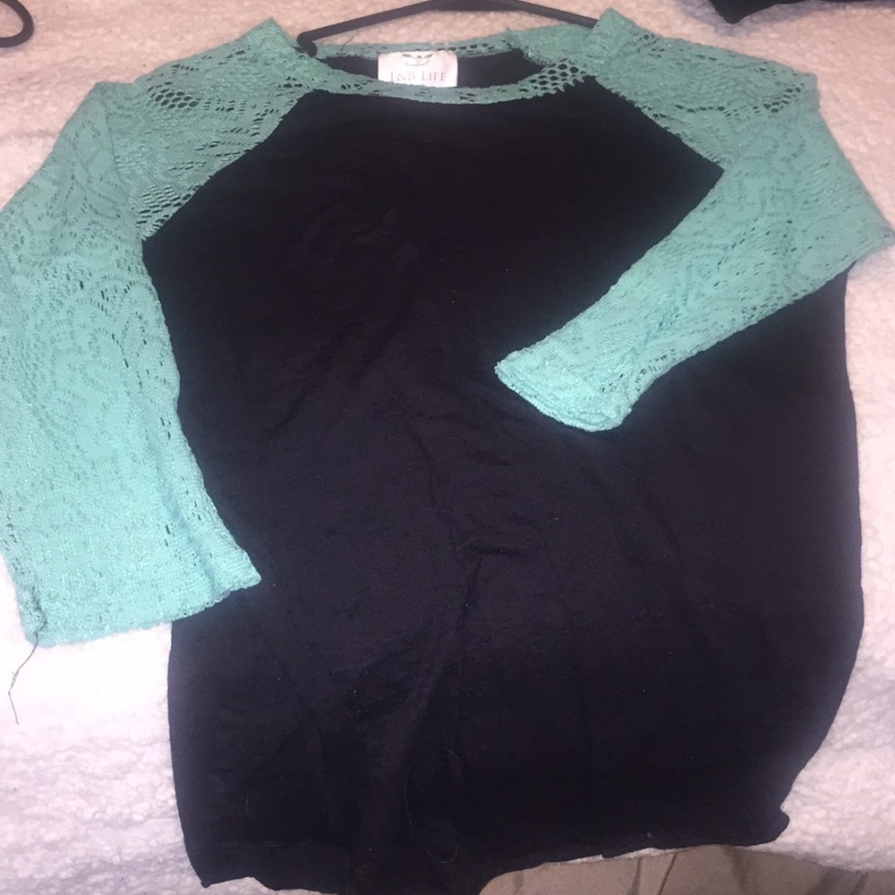 3/$15🥰 3-4 sleeve lace shirt